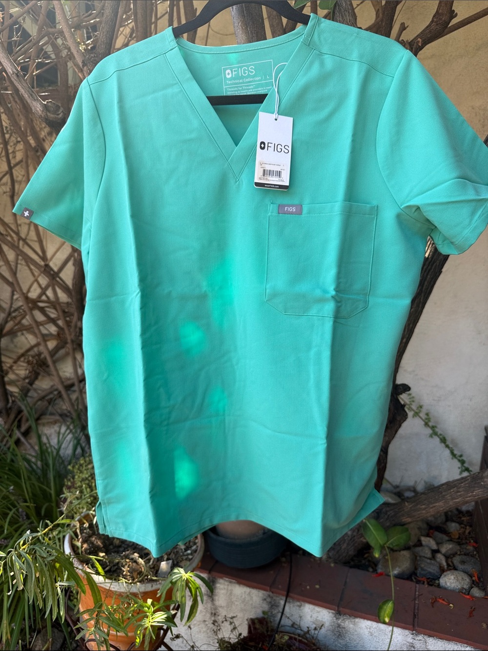 FIGS Women’s V-Neck Top in Teal